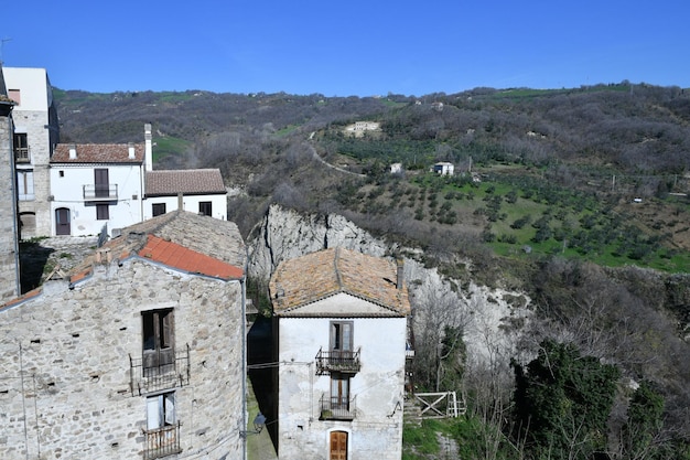 Landschaftliche Sicht auf Civitacampomarano, eine mittelalterliche Stadt in der Provinz Campobasso in Italien