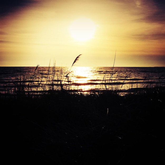 Foto landschaftlicher blick auf das meer bei sonnenuntergang