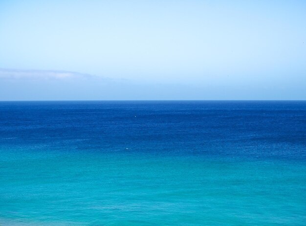 Foto landschaftlicher blick auf das meer vor klarem himmel