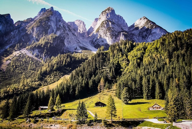 Landschaftlicher Blick auf die Berge an einem sonnigen Tag