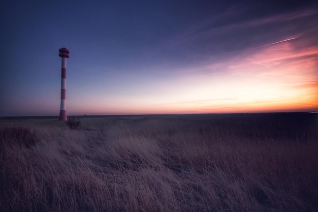 Landschaftsansicht auf dem Feld gegen den Himmel bei Sonnenuntergang