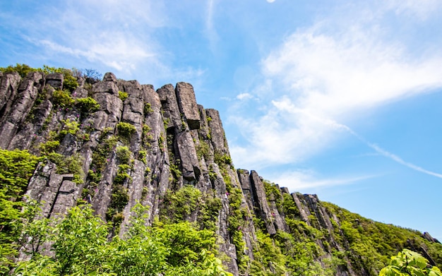 Foto landschaftsansicht der vertikalen felsen des berges mudeungsan in gwangju, südkorea