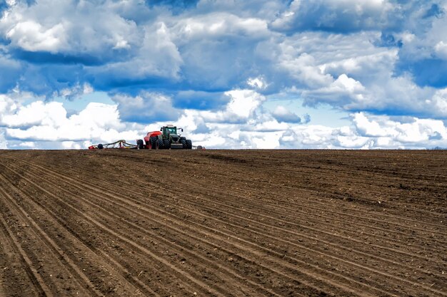 Landschaftsansicht des Feldes gegen den Himmel