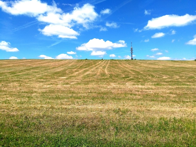 Foto landschaftsansicht des feldes gegen den himmel