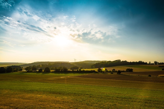 Landschaftsansicht des Feldes gegen den Himmel