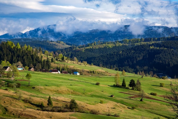 Landschaftsansicht des Feldes gegen den Himmel