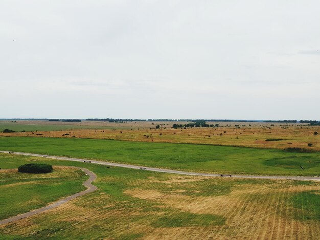 Foto landschaftsansicht des feldes gegen den himmel