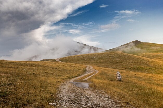 Foto landschaftsansicht des feldes gegen den himmel