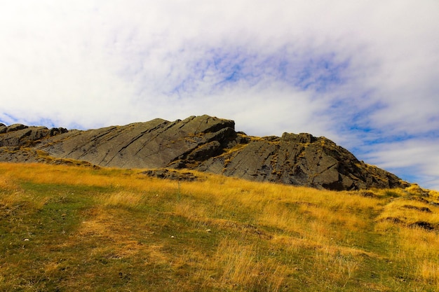 Landschaftsansicht des Feldes gegen den Himmel