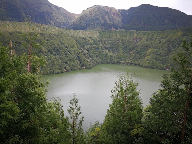 Foto landschaftsansicht des wasserfalls