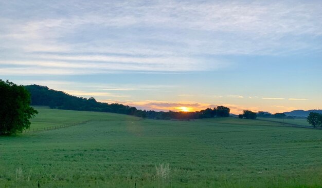 Landschaftsansicht gegen den Himmel bei Sonnenuntergang