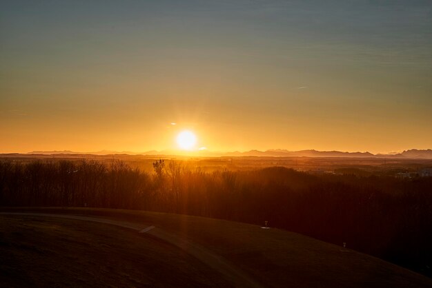 Foto landschaftsansicht gegen den himmel bei sonnenuntergang