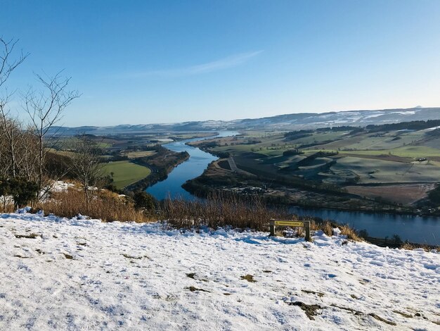 Foto landschaftsansicht gegen den himmel im winter