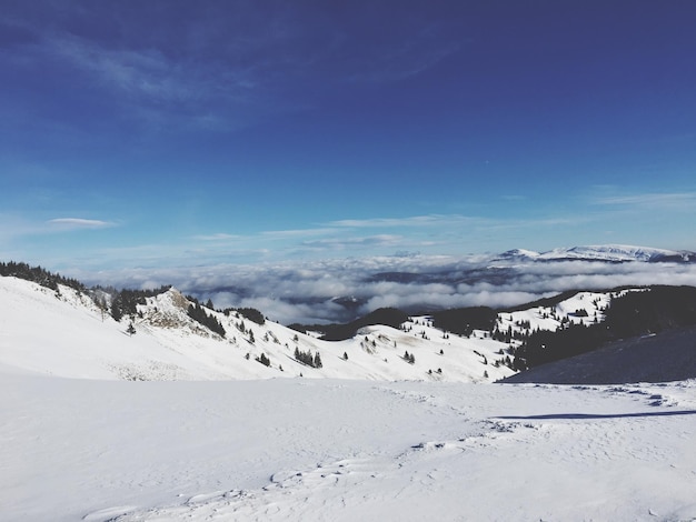 Foto landschaftsansicht gegen den himmel im winter