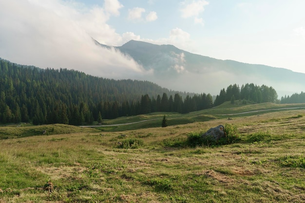 Landschaftsansicht von Bergen gegen den Himmel