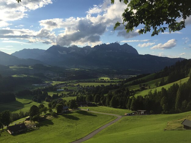 Foto landschaftsansicht vor dem himmel