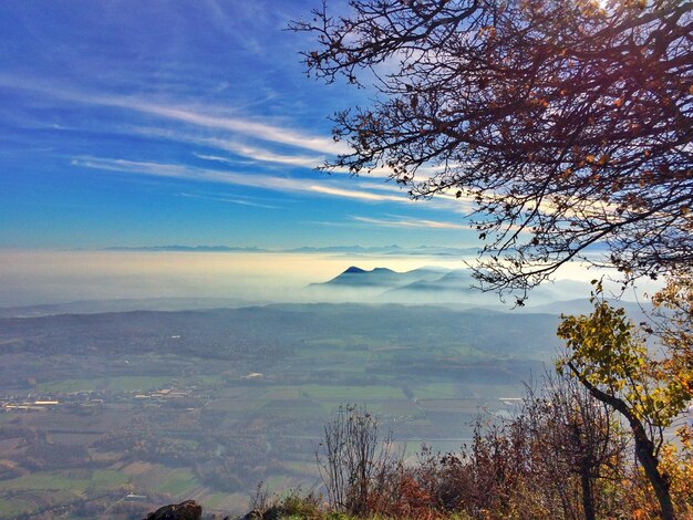 Foto landschaftsansicht vor dem himmel