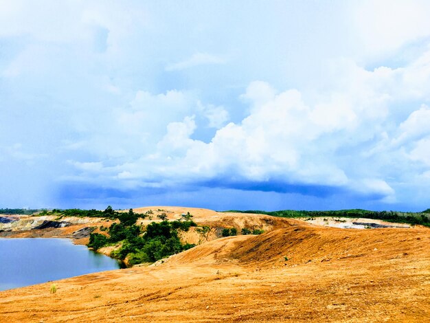 Foto landschaftsansicht vor dem himmel