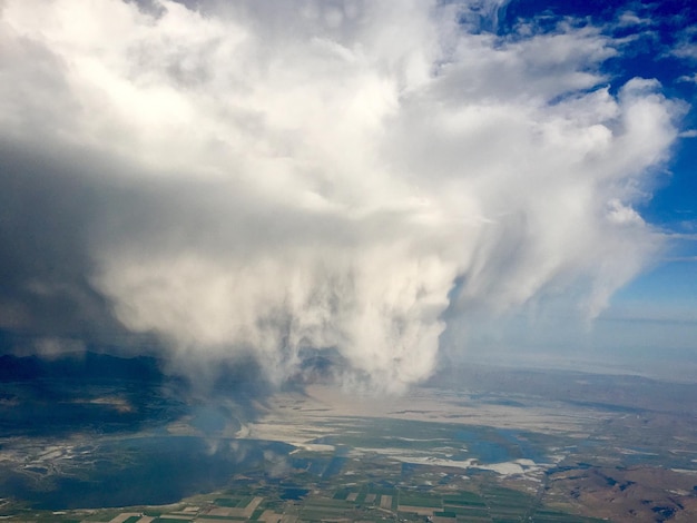 Foto landschaftsansicht vor dem himmel