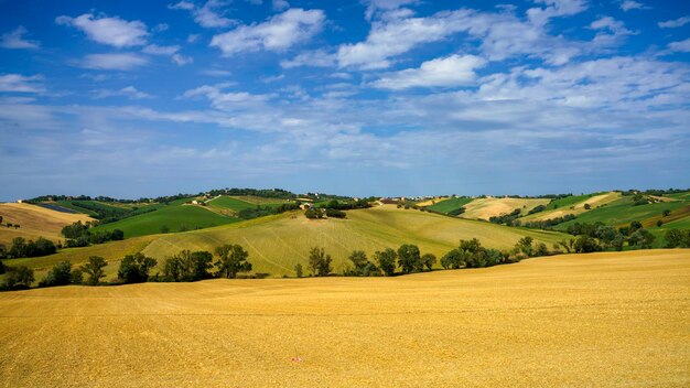 Foto landschaftsansicht vor dem himmel