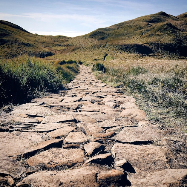 Foto landschaftsansicht vor dem himmel