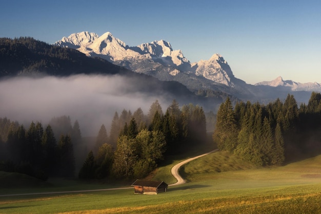 Landschaftsansicht vor klarem Himmel