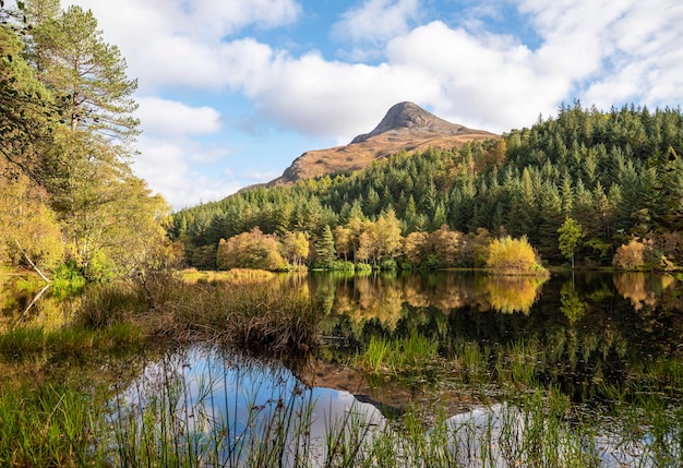 Landschaftsfotografie von See, Bergen, Wald, Herbst, Glencoe Lochan, Schottland