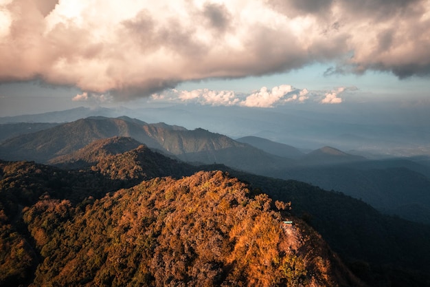 Landschaftsgebirgslandschaft am Abend, Sonnenuntergang