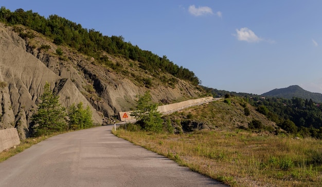 Landstraße in der Bergregion Tzoumerka Epirus Griechenland