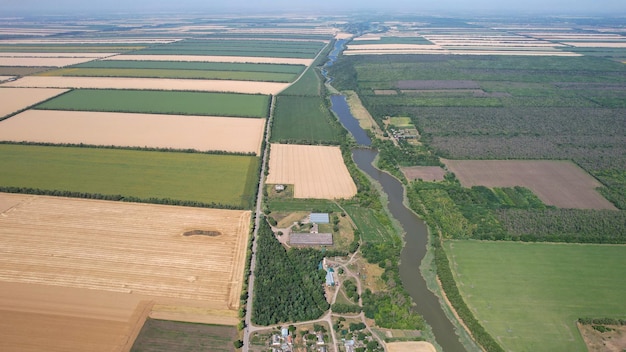 Landwirtschaft Weizen- und Maisfelder in den fruchtbaren Ländern Russlands