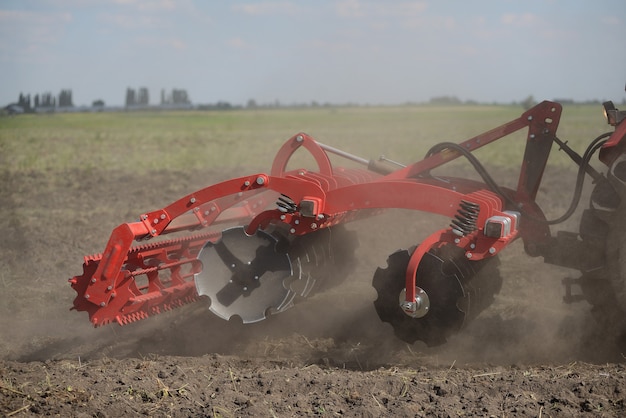 Landwirtschaftliche Pflugnahaufnahme aus den Grund, landwirtschaftliche Maschinerie.