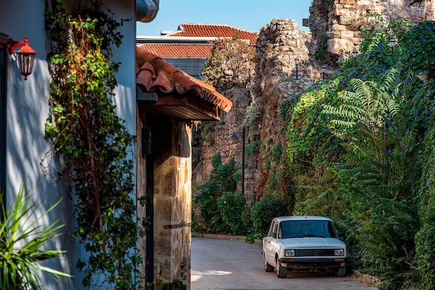 Lane en el centro histórico de Kaleici de Antalya Turquía