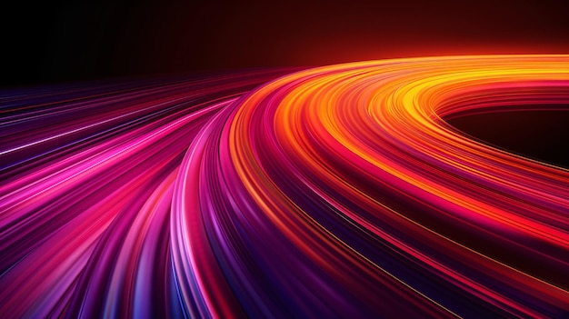 Lange Exposition der Lichter von Autos, die nachts mit hoher Geschwindigkeit auf der Autobahn fahren