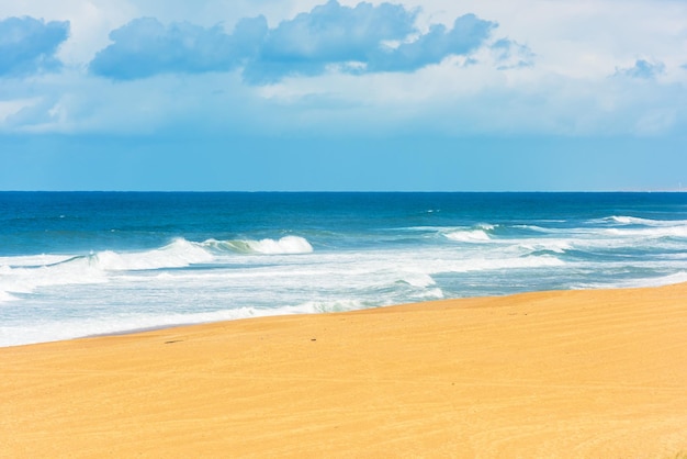 Langer Sand Atlantic Beach mit Meereswogen