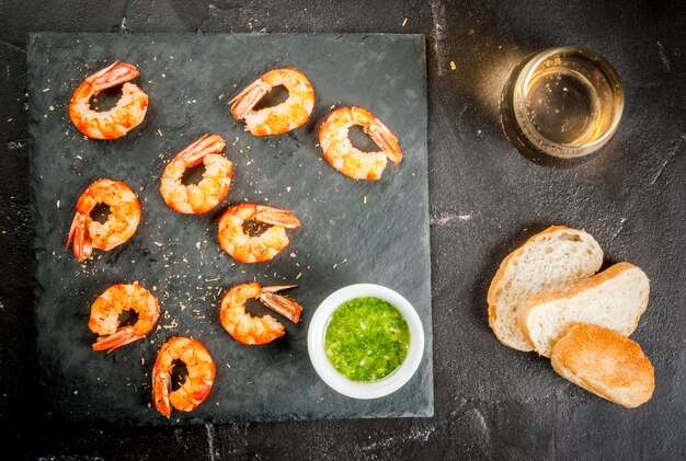 Langostinos a la plancha con vino blanco