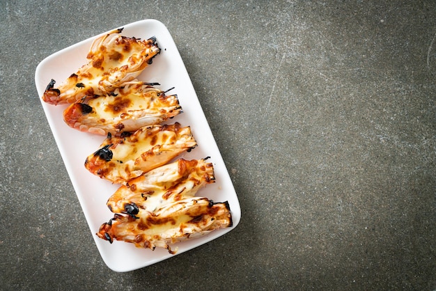 langostinos de río o gambas a la plancha con queso - a la marinera