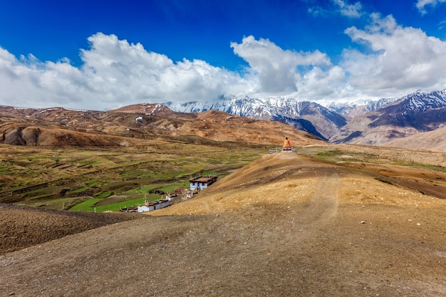 Langza - aldeia de alta altitude no Himalaia. Spiti Valley, Himachal Pradesh, Índia