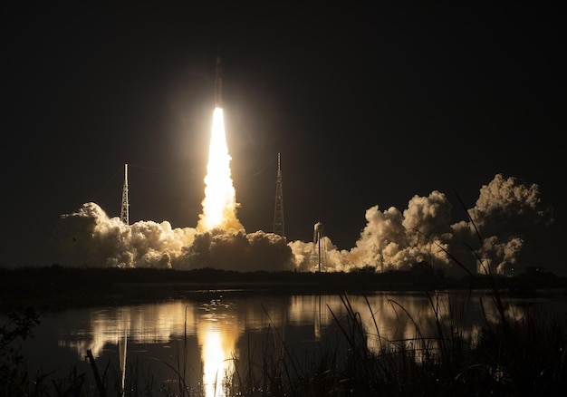 Lanzamiento del cohete Artemis 1 nave espacial Orion