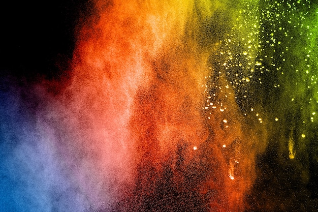 Lanzó coloridas partículas de polvo salpicando.