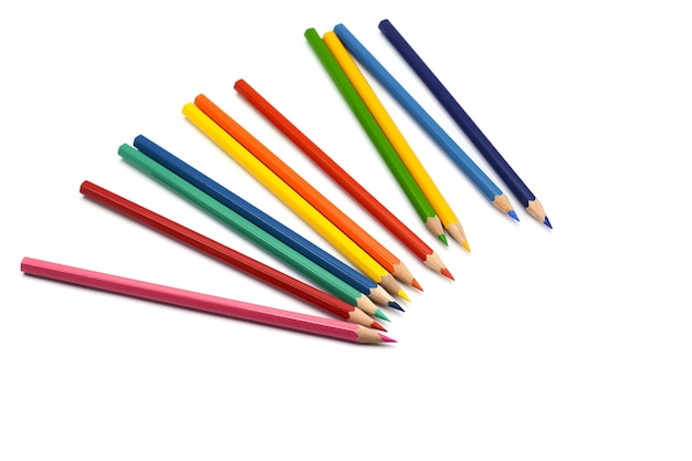 Lápices de colores aislados sobre fondo blanco