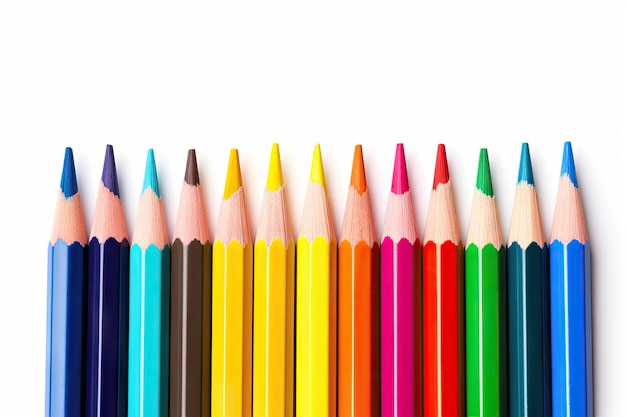 Lápices de colores aislados sobre un fondo blanco.