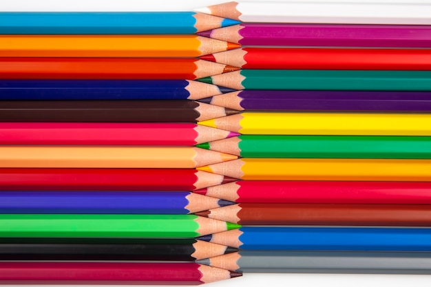 Lápices de colores para dibujar en blanco