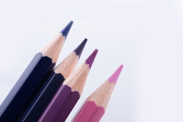 Foto lápices de colores de varios tonos