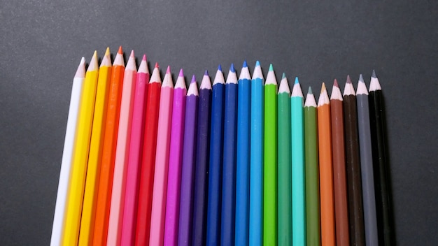 Lápis de cor colorido variado