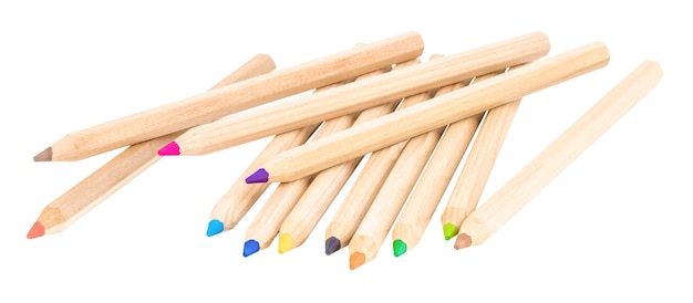 Lápis de cores sortidas, isolados no fundo branco.