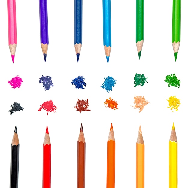Lápiz de color sobre fondo blanco Efectos de escritorio, lápiz de color y virutas