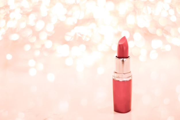 Lápiz labial de coral en oro rosa Navidad Año Nuevo y Día de San Valentín vacaciones brillo fondo maquillaje y productos cosméticos para marca de belleza de lujo