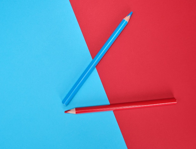 Lápiz sobre fondo de color