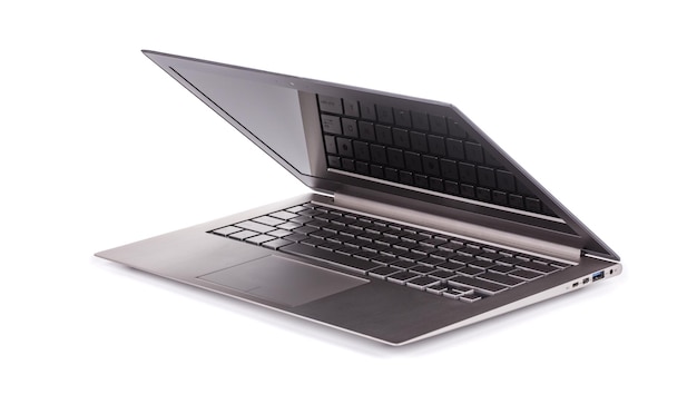 Laptop aislado en blanco