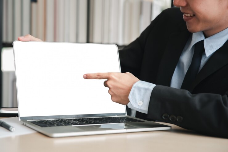 laptop com tela em branco